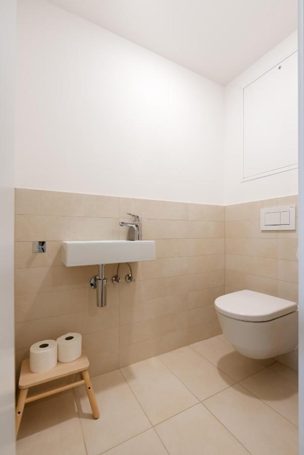 Apartment Neu Zentral Und Ruhig An Der U2 / Stadion *